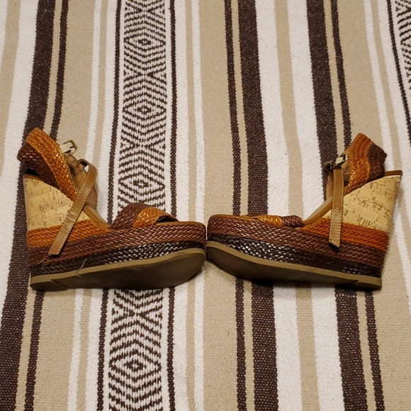 Shoes - Picture 2 of 4